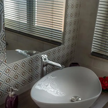 Couette-café La Perla Nera 3*